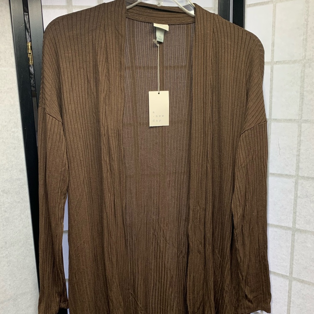 T20- 116 NWT- BROWN OPEN FRONT LIGHT WEIGHT SWTR